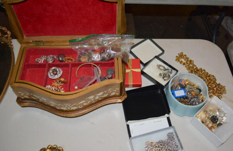 Auctions image thumbnails