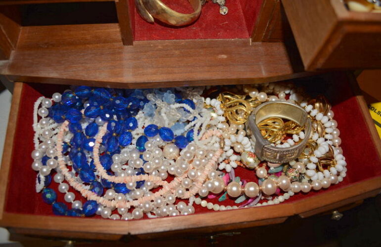 Auctions image thumbnails