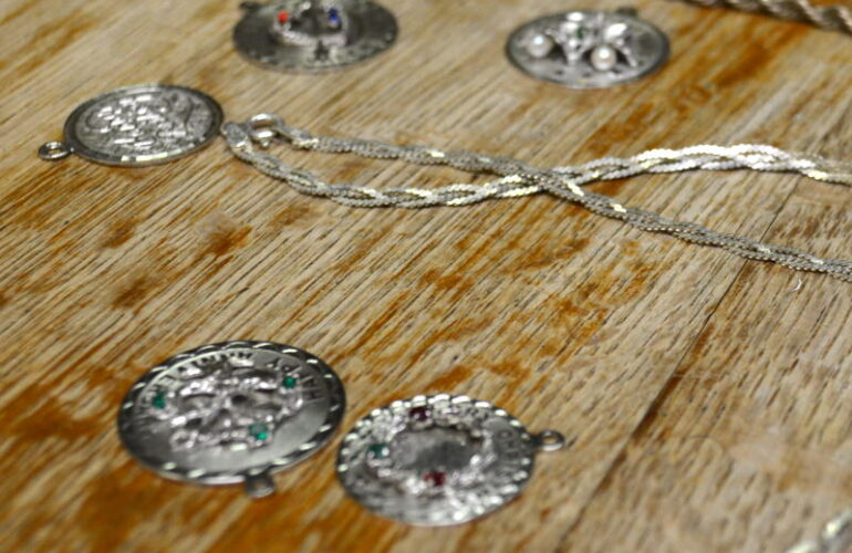 Auctions image thumbnails