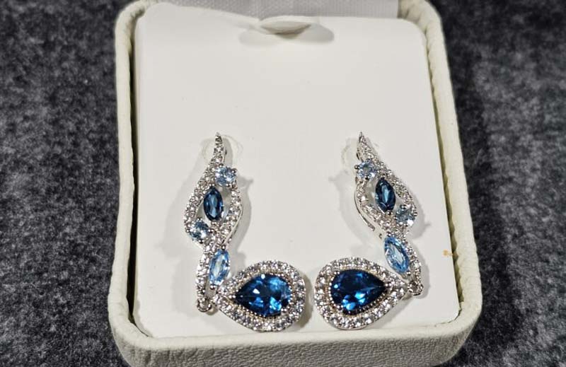 Blue silver earing