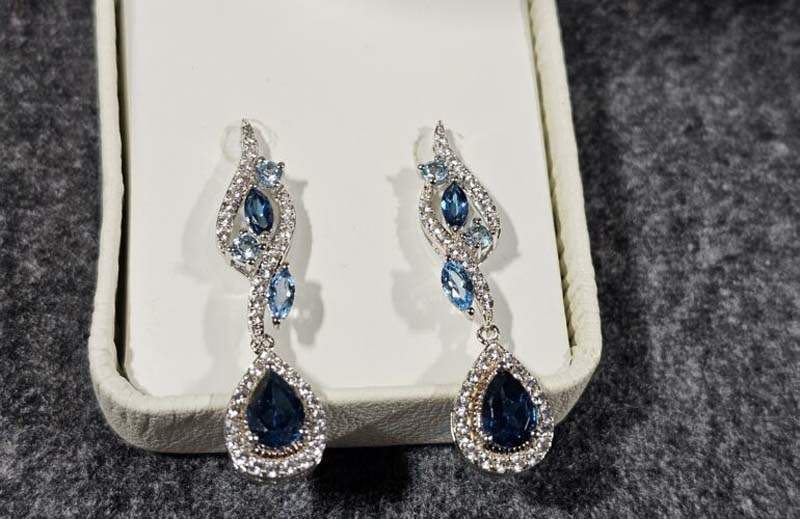 Blue silver earing