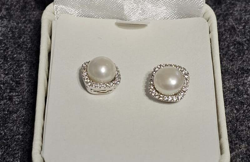 Pearl earing