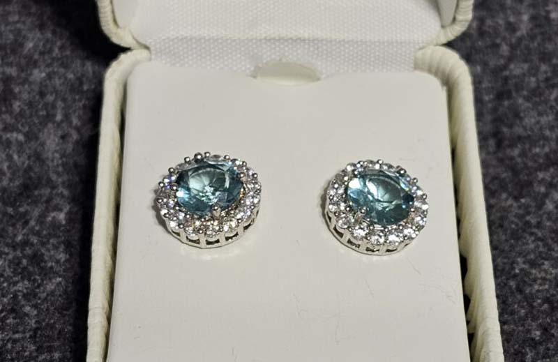 Blue diamond silver earing