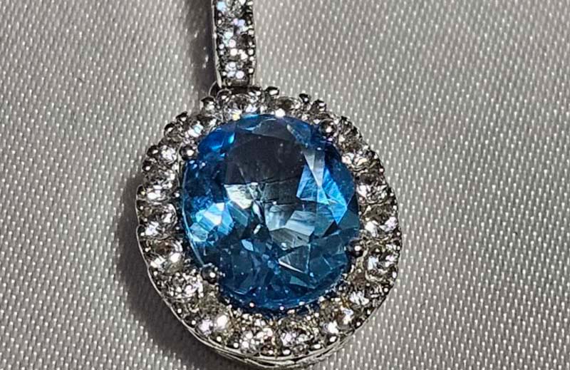 Blue diamond silver neckless