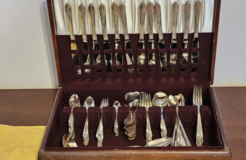 Spoon, fork and knife set