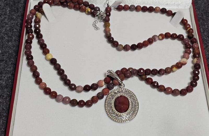 Red pearl neckless