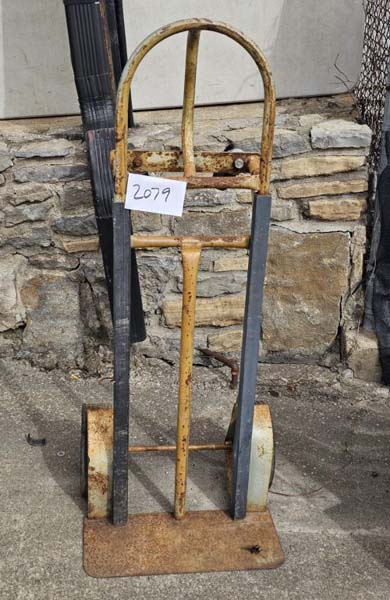 dolly with two wheels