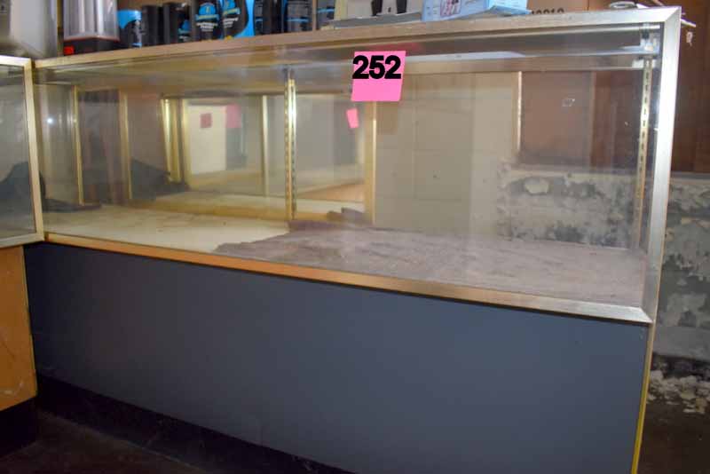 Glass rectangular box for auction