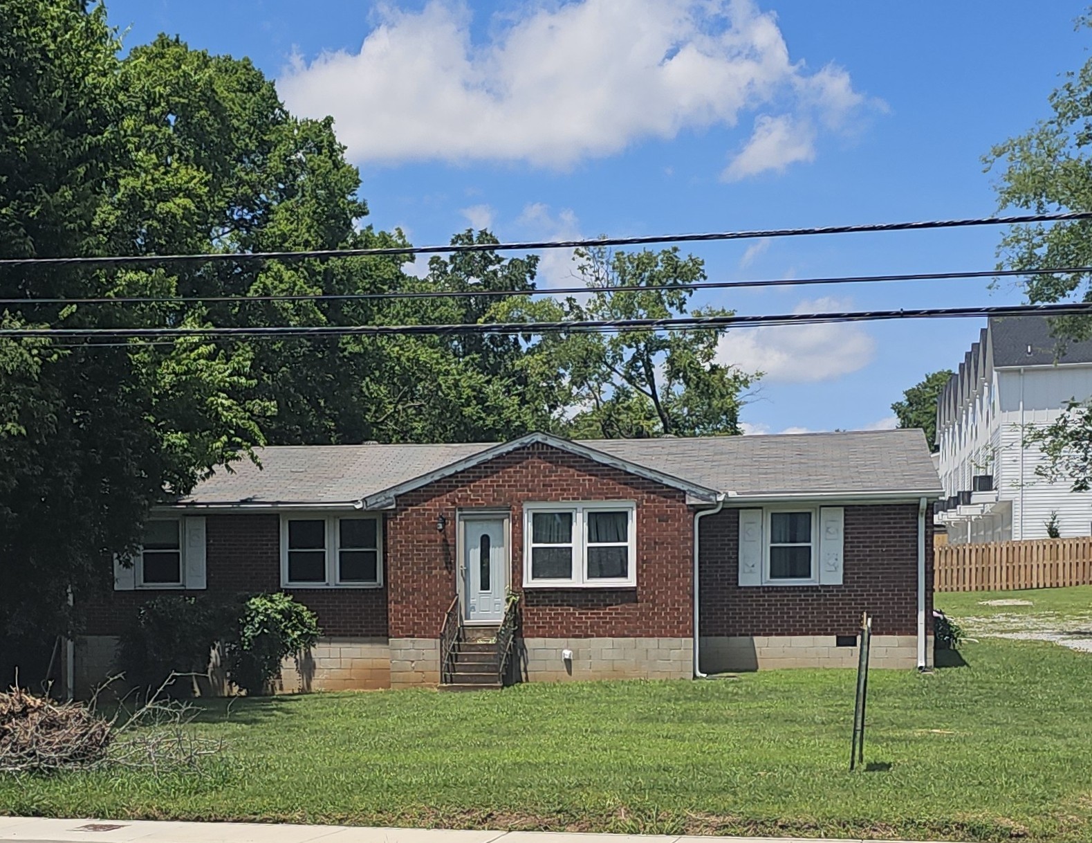 Featured image for “COURT AUCTION / MARY VIRGINIA WILHOITE ESTATE / 4 BEDROOM and 2 FULL BATH HOME / 113 HART LANE, NASHVILLE, TN 37207 / TIME AND DATE TO BE ANNOUNCED”