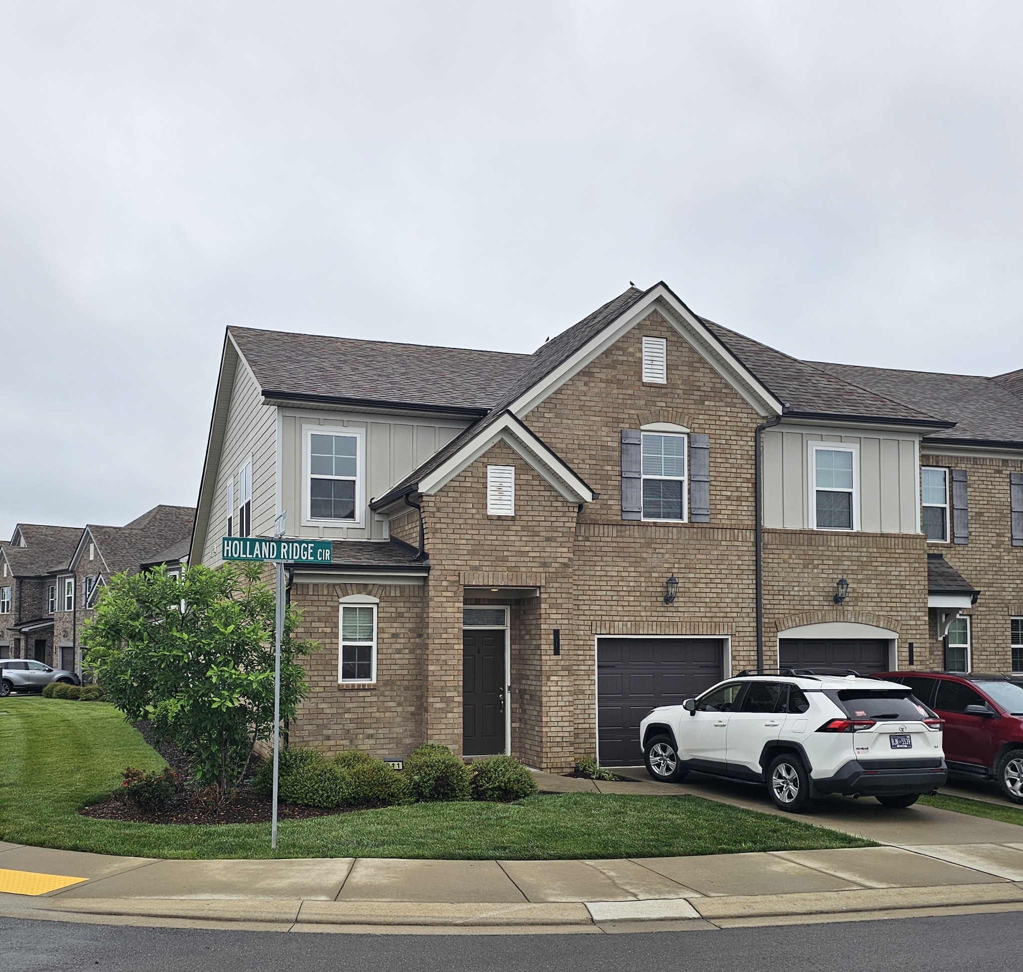 Featured image for “FOR SALE / 11 Holland Ridge Circle, Lebanon, TN 37090 / Beautiful 3BR & 2.5 Bath End‑Unit Townhome!”